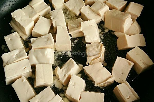 香肠炒豆腐的做法图解4
