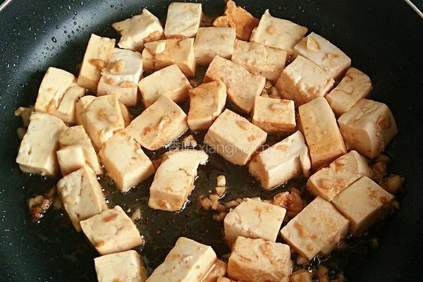 香肠炒豆腐的做法图解5