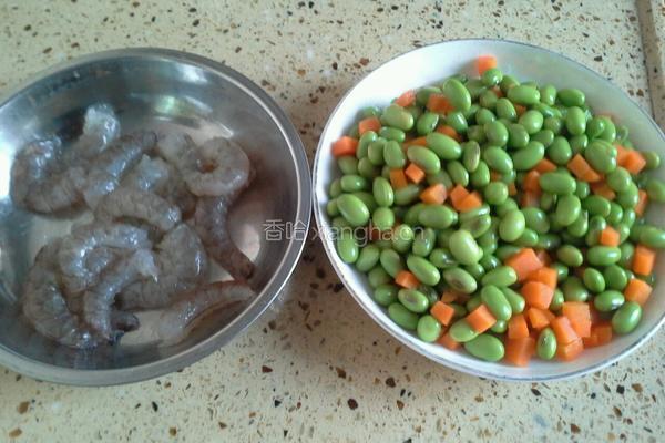 毛豆炒虾仁的做法图解2