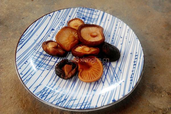 香菇土豆片的做法图解1