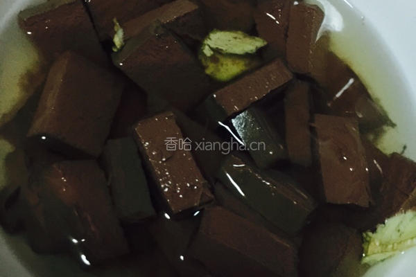 烧烤味煎鸭血蛋的做法图解1