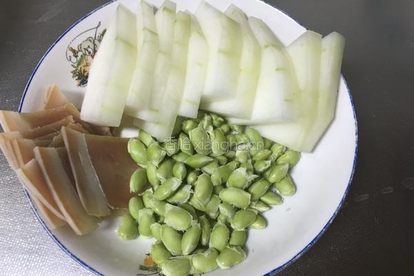 冬瓜毛豆咸肉汤的做法图解2