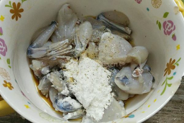 香辣田鸡腿的做法图解2