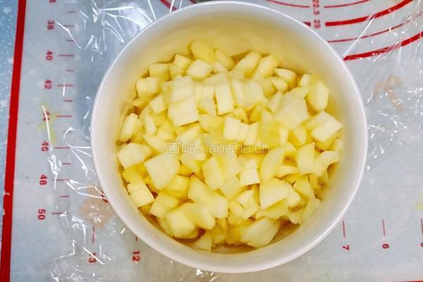 燕麦片苹果面包的做法图解1