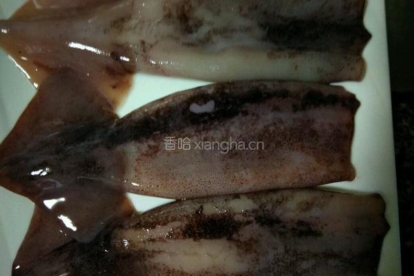 红椒鱿鱼卷的做法图解1