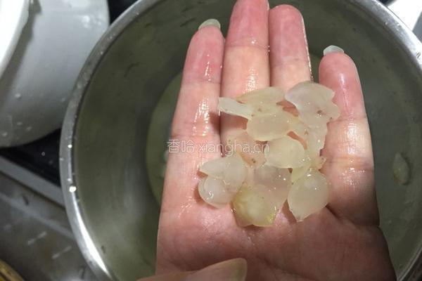 桃胶雪莲子汤的做法图解7