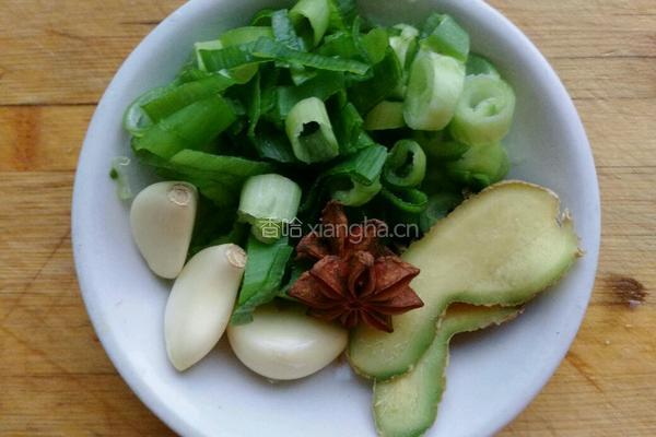 炖鸡骨架的做法图解1