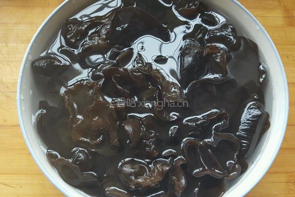 白菜木耳饺子的做法图解2