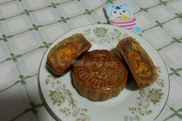 莲蓉蛋黄月饼