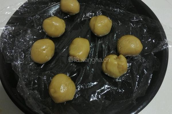 莲蓉蛋黄月饼的做法图解9
