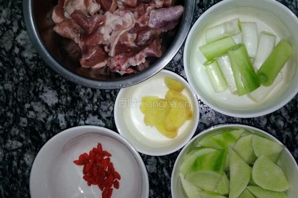 青萝卜炖羊肉的做法图解1