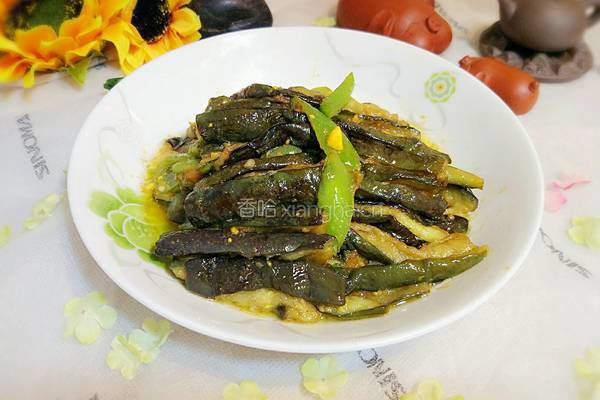 咸蛋黄烧茄子的做法图解1