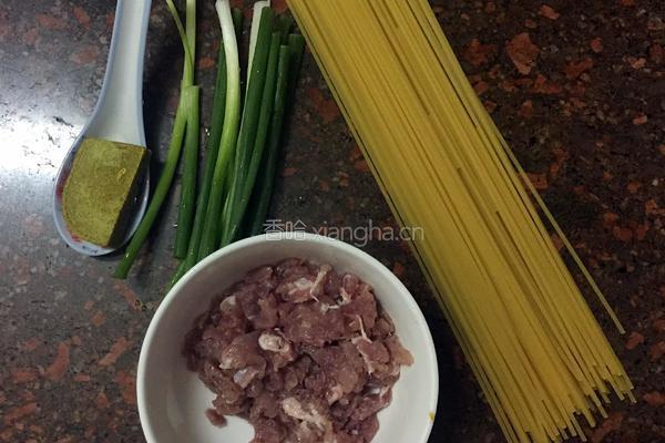 肉酱意粉的做法图解1