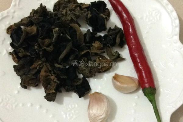 糖醋木耳的做法图解1