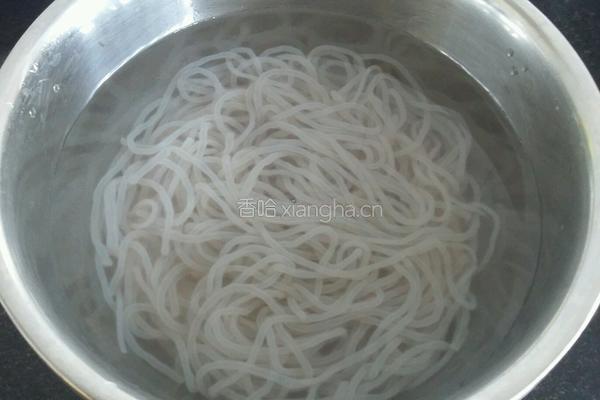 酸菜炖粉条的做法图解4