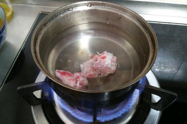 桂圆红枣排骨汤的做法图解2