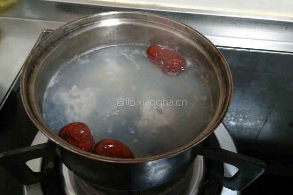 桂圆红枣排骨汤的做法图解4
