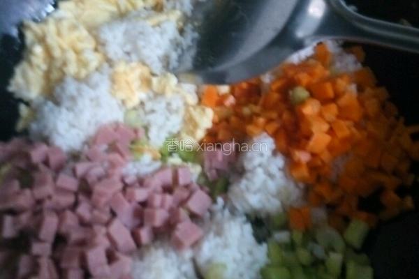 鸡蛋火腿炒饭的做法图解5