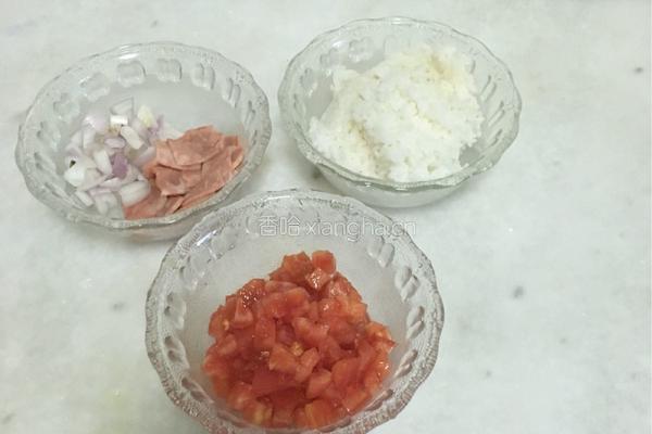 茄汁炒饭的做法图解2