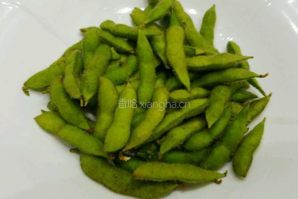 炒毛豆的做法图解1