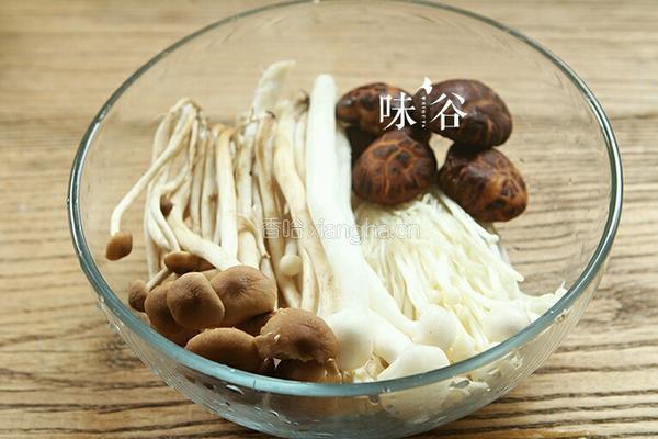 牛棒骨菌菇汤的做法图解1