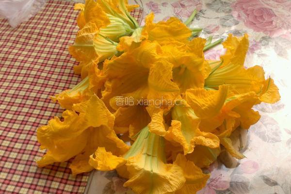蛋炒南瓜花的做法图解1