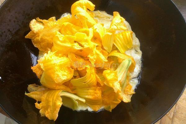蛋炒南瓜花的做法图解5
