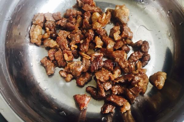 洋葱牛肉粒的做法图解7