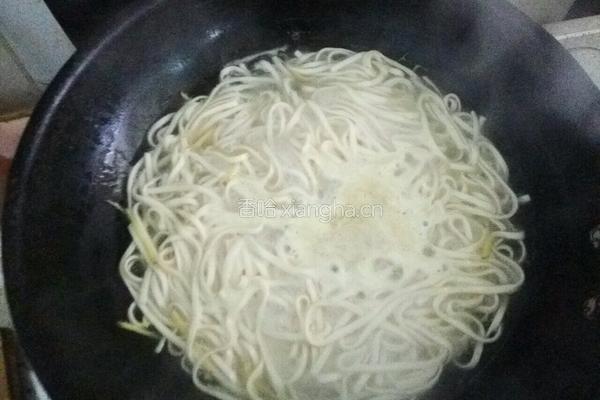 青菜番茄鸡蛋面的做法图解4