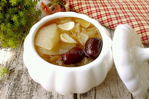 百合银耳雪梨汤
