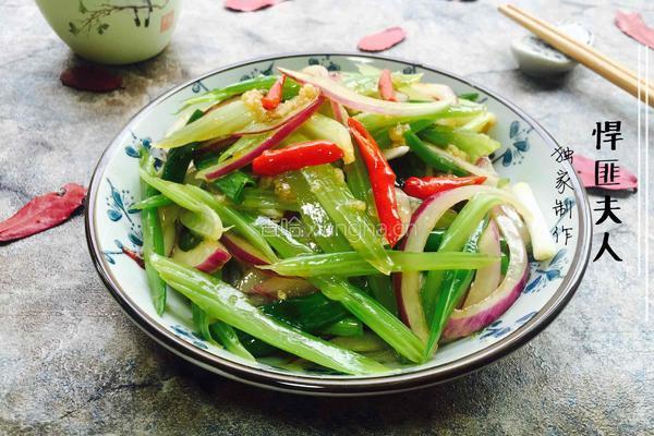 炝拌芹菜的做法图解10