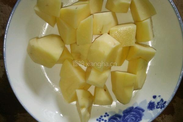 土豆炖鸡腿的做法图解2