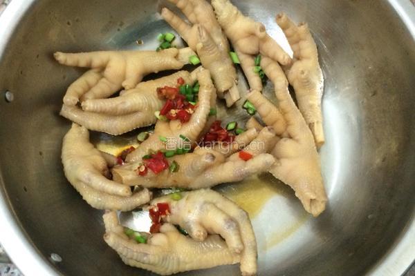 酸辣鸡脚的做法图解3