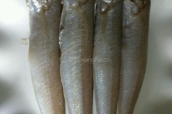 椒盐沙丁鱼的做法图解1