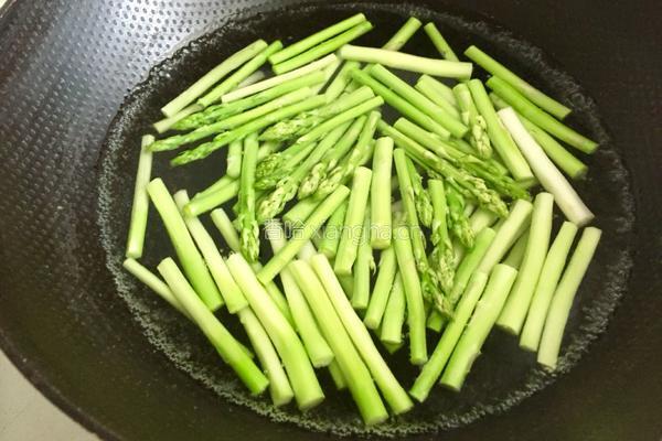 芦笋炒牛肉的做法图解3