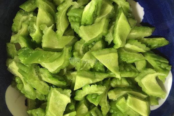 豆豉炒苦瓜的做法图解4