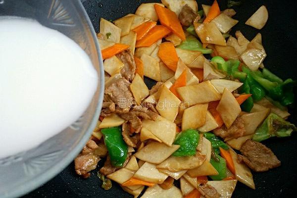 杏鲍菇胡箩卜炒肉的做法图解9