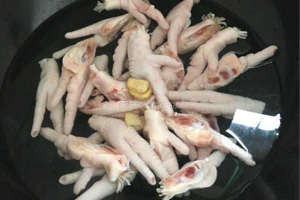 香辣爽口凤爪的做法图解2