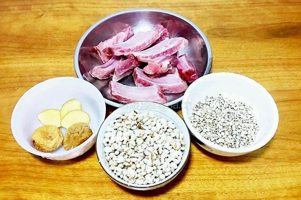 薏米排骨汤的做法图解1