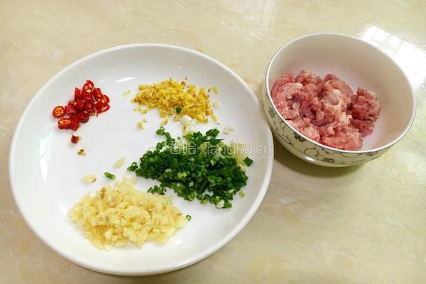 酸豆角肉沫的做法图解1