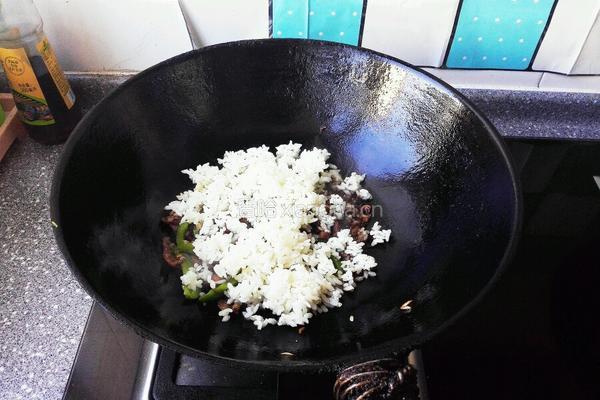 青椒肉丝炒饭的做法图解8