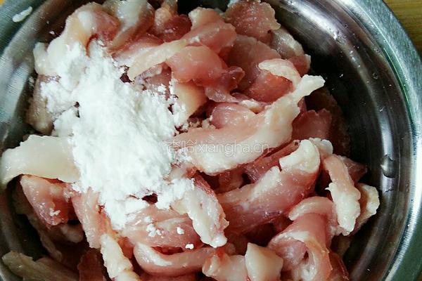 泡椒炒肉肉的做法图解2