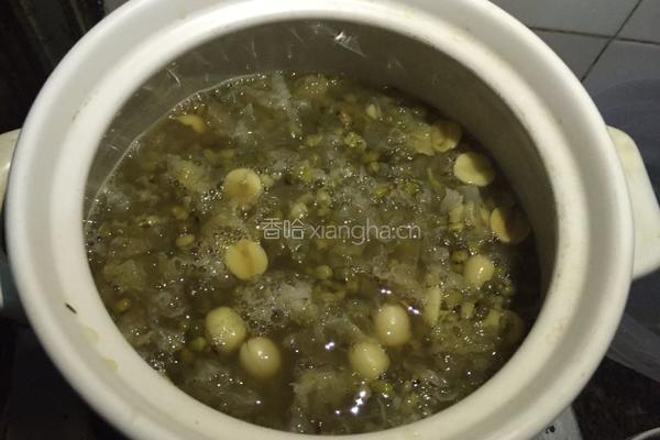 银耳莲子绿豆汤的做法图解5