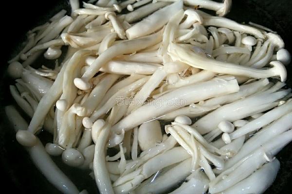 肉炒海鲜菇的做法图解3