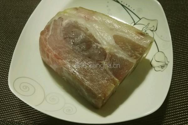 咸肉蒸素鸡的做法图解2