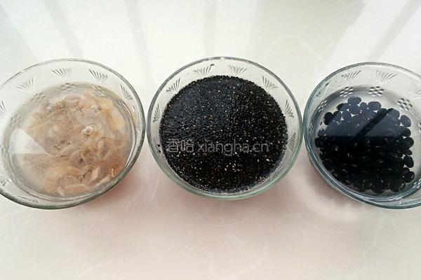 黑芝麻核桃黑豆糊的做法图解2