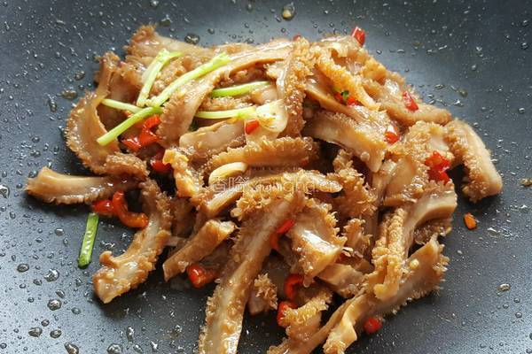 葱爆牛肚的做法图解3