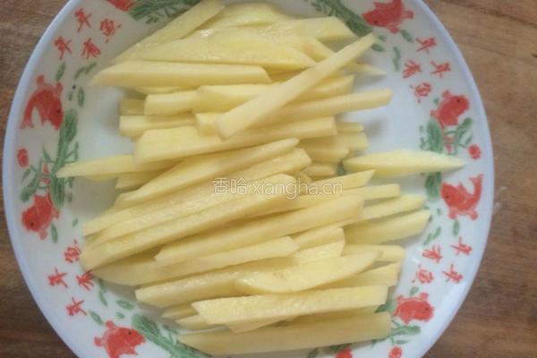 炸土豆条的做法图解2