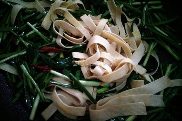 干豆腐炒韭菜的做法图解5