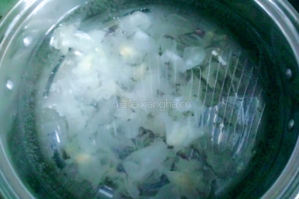 银耳桂圆汤的做法图解3